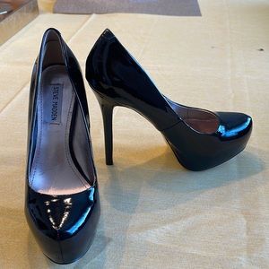 Steve Madden women black shiny high heels with platform.